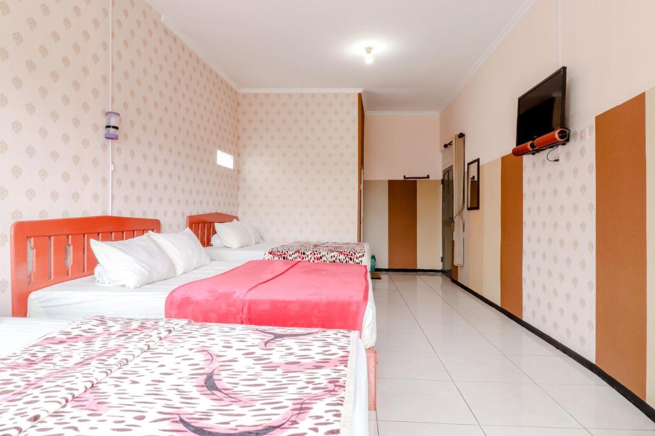 Hotel Bintang Маланг Екстер'єр фото