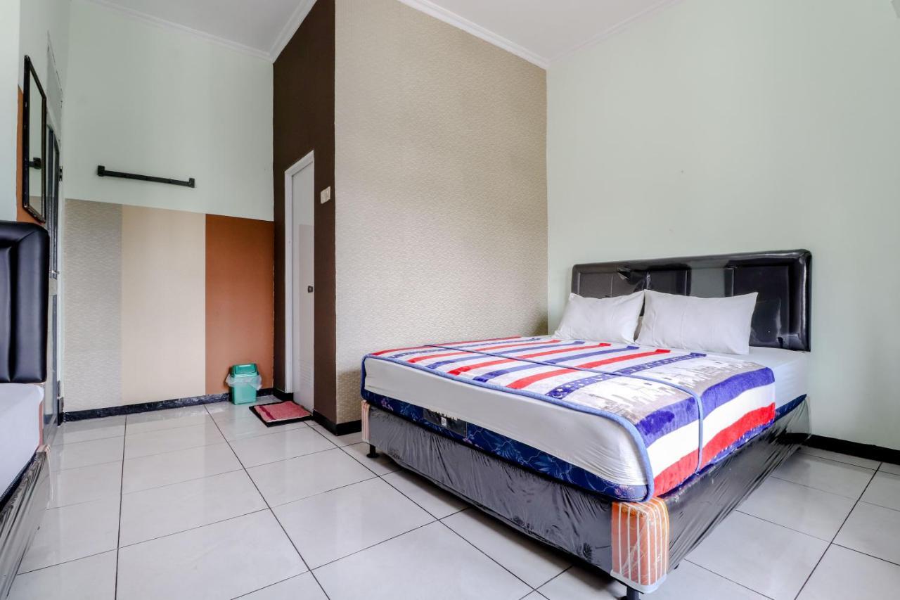 Hotel Bintang Маланг Екстер'єр фото