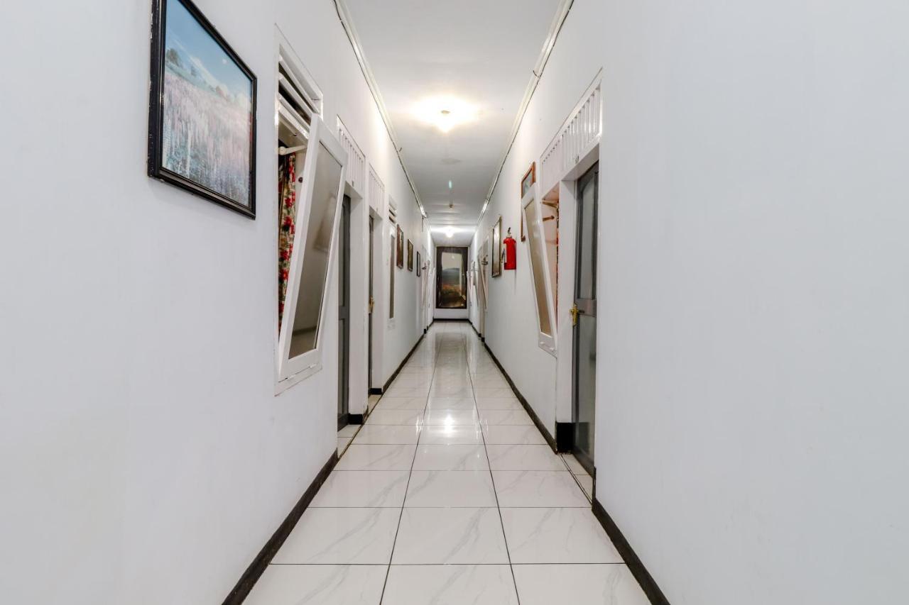 Hotel Bintang Маланг Екстер'єр фото