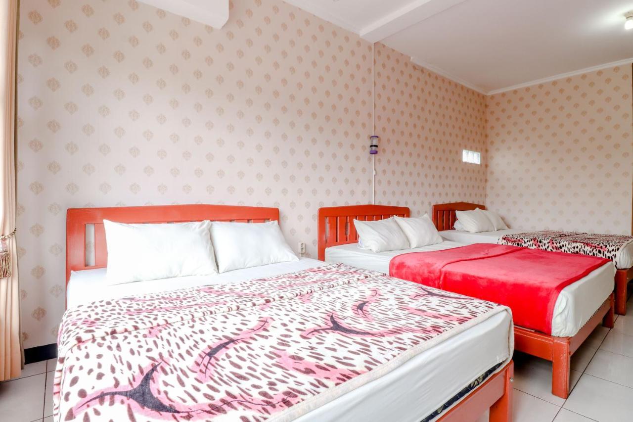 Hotel Bintang Маланг Екстер'єр фото