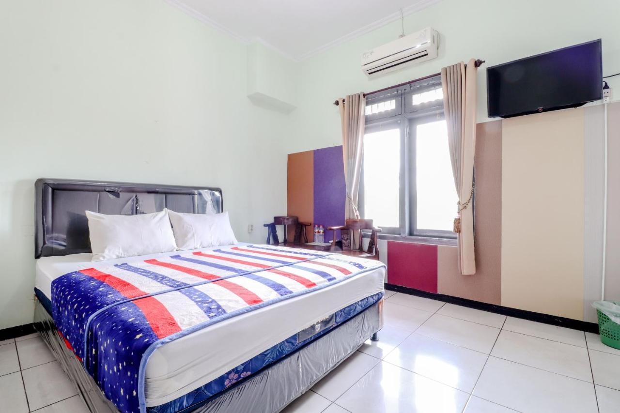 Hotel Bintang Маланг Екстер'єр фото