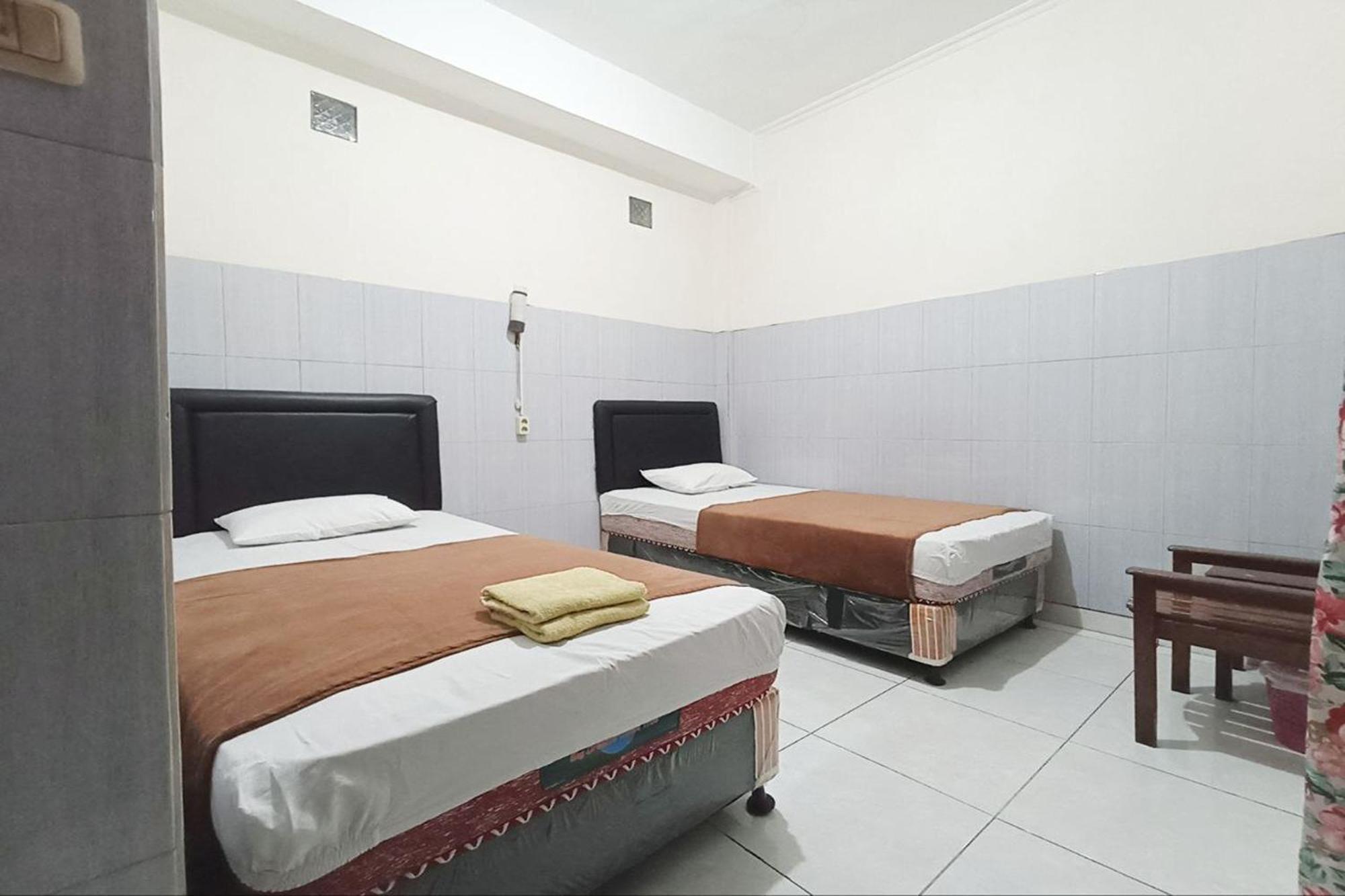 Hotel Bintang Маланг Екстер'єр фото