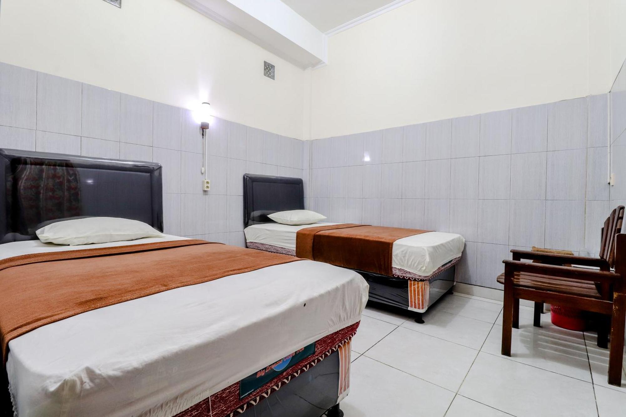 Hotel Bintang Маланг Екстер'єр фото