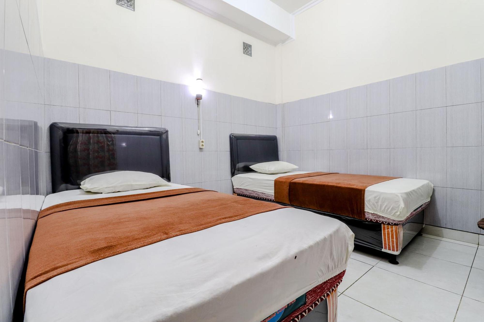 Hotel Bintang Маланг Екстер'єр фото